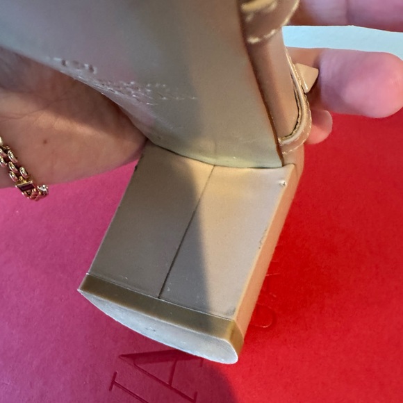 Valentino Garavani Women's Nude/Pink Tonal Rockstud Sandal Block Heels - Picture 10 of 17